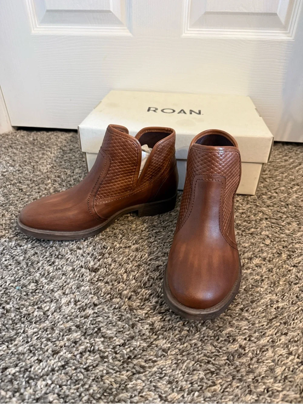ROAN Gossip Women’s Tan Brown Leather Ankle Booties - size 7